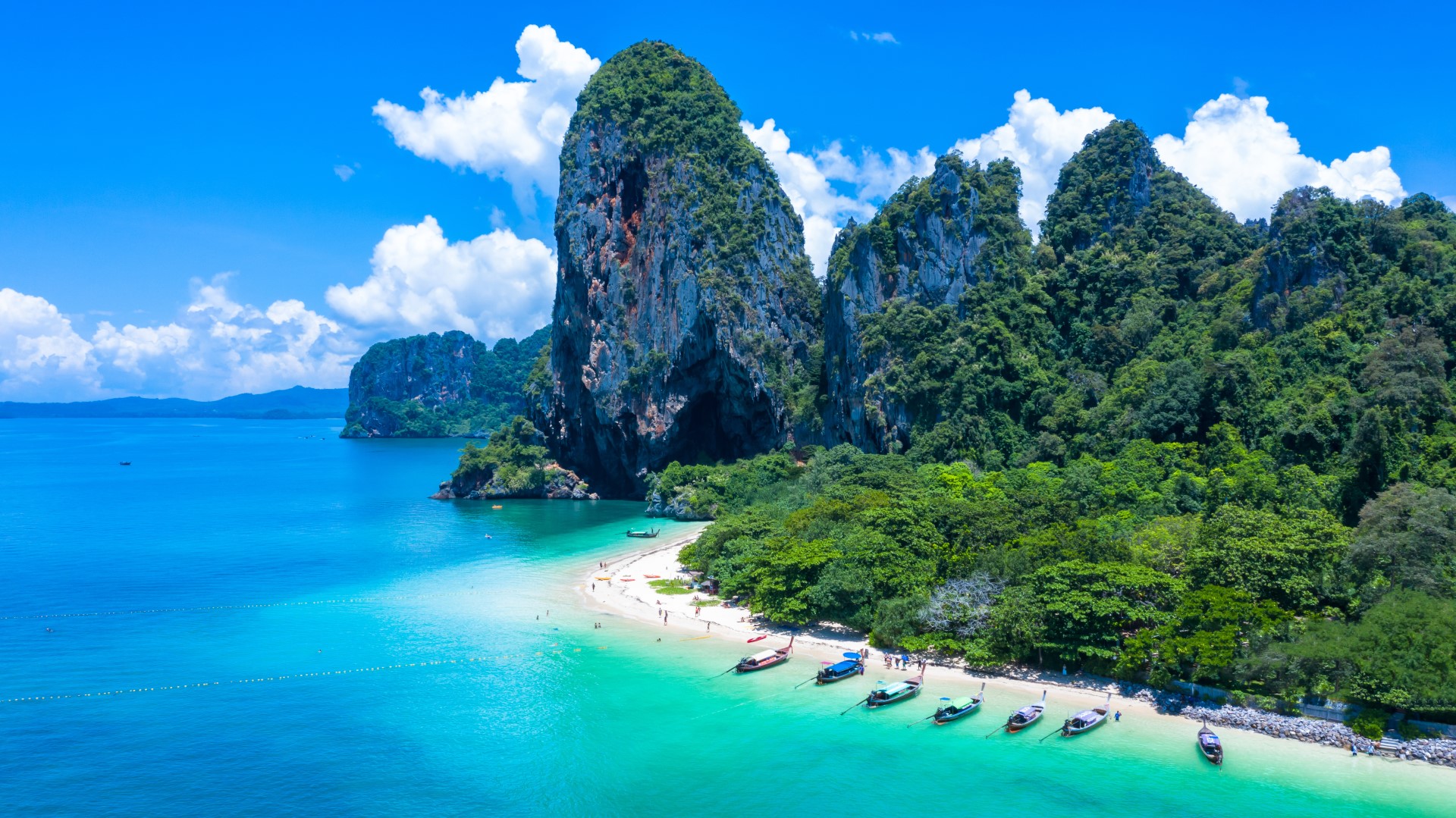 Best Apps for Backpackers: Guides for Travelling in 2023